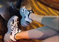 全新FILA女子老爹鞋2021秋新款休閒運動鞋魚刺全新Fila sneakers老爹鞋 男女情侶裝悠閒鞋波鞋運動鞋休閒鞋鞋子sport shoes sportty wearing出街返工返學輕便舒服鞋