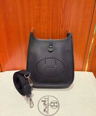 👏🏻門市現貨～🐎全新Hermes Mini Evelyne黑銀 w stamp