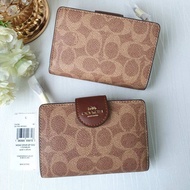 กระเป๋าตังค์ใบกลางแบบกระดุม MEDIUM CORNER ZIP WALLET IN CANVAS (COACH C0082 / CW786)