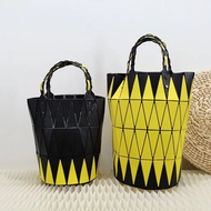 Authentic 2023 Japan's Issey Miyake same style rhombus geometric bag hollow handbag vegetable basket bag bucket bag color matching women's bag original NEW