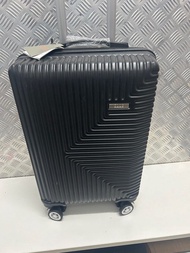 可上廉航：Elle 20 吋行李箱； Elle 20 inch luggage for handcarry 55 x 36 x 22cm