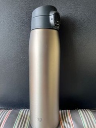 Zojirushi 象印保溫水壺（0.95L）