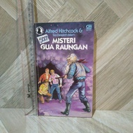 The Mystery of the Struggle By Alfred Hitchcock