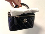 Chanel 22B vanity bag with chain gold handle 長盒子面黑金柄