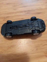 這是一個由 Rastar Group 生產的 1:43 比例 Jaguar XKR 模型車。