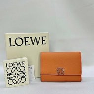 LOEWE Anagram小牛皮三摺短夾