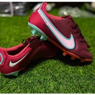 Kasut bola Nike Tiempo / Nike Tiempo Football Boots