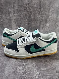 💥現貨💥人氣熱賣復古百搭翻毛皮情侶滑板鞋 | Nike SB Dunk Low Pro "Be 1 of One" 黑綠米白生膠低幫板鞋|