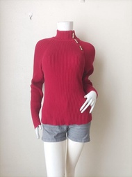 紅色 M 尺寸的毛衣，胸圍 32-52 英吋。