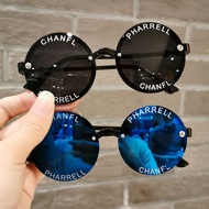 Kids sunglasses with anti-UV text print for boys and girls / photography