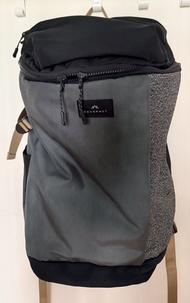 Doughnut Sturdy Shield Series Black 黑色灰色拼接防水防割背包