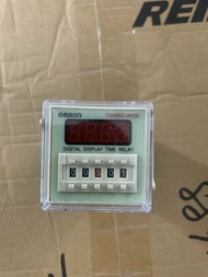 Rơle thời gian (TIMER) DH48S-2Z OMRON mặt đỏ kèm đế 220V.