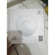 Ubiquiti Unifi AP Pro 802.11b/g/ac Access Point