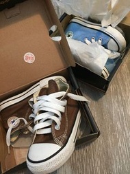 Converse KIDs Chuck Taylor All Star．High-Top．With the Original Box．Size US6 (Both)