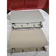 Auxiliary trunk lid on Toyota Innova (2006-2015). OEM: 55441-0K040-E0/ 55441-0K040-A0/ 55441-0K040-E