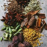 KAYU MANIS, BUNGA LAWANG, BUNGA CENGKIH, BUAH PELAGA, JINTAN MANIS, JINTAN PUTIH, LADA HITAM, BIJI K