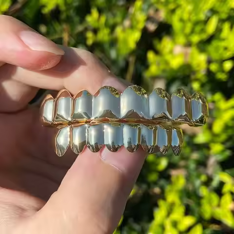 Classic Glossy Finish Teeth Grillz Top Bottom Set Anti Slip Shiny Teeth Grillz Caps Silver Gold Teet
