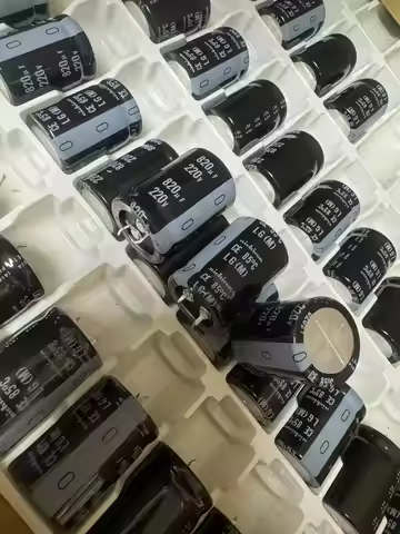 2025 Japanese original NICHICON 220V 820UF 200V820UF 25*35MM LG series Filter aluminum electrolytic 