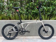 🤝🙏😂😂多謝同行支持 ! 又順利交收一部 鈦色 20吋最新到貨 預訂優惠價  (最新款NEO 20吋 36T 飛輪) JAVA NEO 9速 油剎 20吋 406 鋁合金折叠車