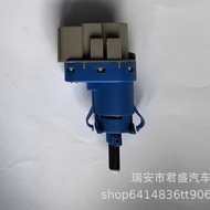 Suitable for Ford Brake Light Switch 8T4T9G854AA 4838697 BN7N66490 31264377