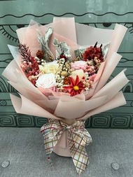 預訂款：永生花花束  約35cm人客訂製款 畢業花束 送禮花束 謝師宴花束 生日禮物 母親節禮物 情人節花束 情人節禮物 香皂花 香皂花束 乾花 乾花束 生日花 永生花