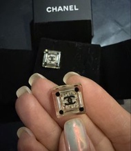 Chanel 透明方形耳環
