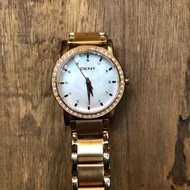 DKNY 金色緞面手錶