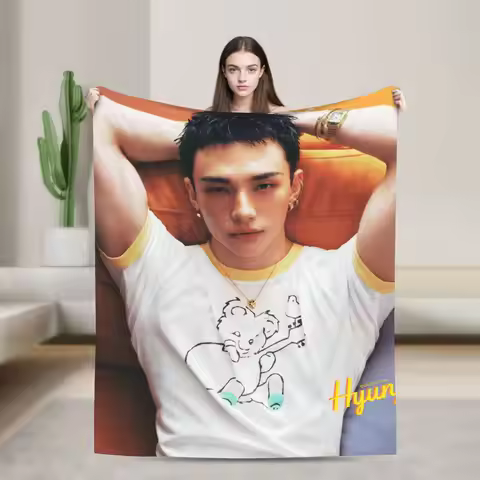 Hyunjin Kpop Idol Blanket Korean Star Fuzzy Vintage Breathable Throw Blanket for Bedspread Spring Au