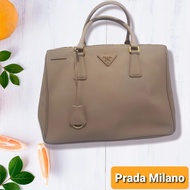 Tas wanita Prada Milano Zipper Limpo Ukuran 35 Warna Coklat Muda