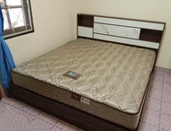 เตียงนอน 6 ฟุต ดีไซน์ทันสมัย เตียงหัวตรงมีช่องเก็บของ มีโคมไฟหัวเตียง