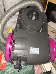 二手吸塵機 適合 屋企裝修後，沒有任何 配件 ，吸力強 ， 容易擦出嚟清潔 ，已經清潔乾淨， 🙏不議價100蚊
