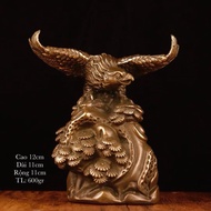 Statue of Eagle Trien Hong Do, Eagle standing on pine tree