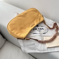 Prada黃色鏈條腋下包