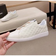 A Men's Rhombus Casual Shoes Comfortable Embossed Lazy Shoes One-Pedal Commuter All-Match Foot Shoes