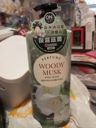 ON THE BODY香水沐浴露1100毫升(木調麝香)