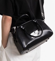 🔥พร้อมส่ง🔥 กระเป๋า Large Boston Bag จากแบรนด์ CryingCenter ของแท้ 💯