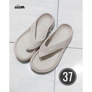 NEW ERA Tokosiam Flip Flops Profound Berkernew era LBE9044 A914399 Size 37 38 39 40_psr Semarang