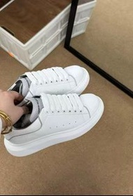 Alexander McQueen 厚底小白鞋