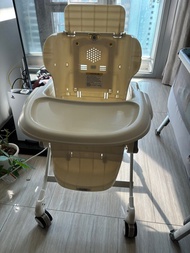 Combi BB High Chair 嬰兒電動安撫餐椅