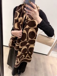 Coach 經典印花圍巾