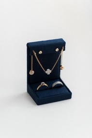 風格雅緻的亞麻飾品展示架 - 井然有序地展示您的珍藏