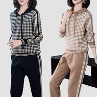 ชุดเซ็ทขึ้นเครื่อง (Airport Look) มีฮู้ดปรับได้ จั้มแขน-ขา-เอว เนื้อผ้ายืดหยุ่นใส่สบาย TOPCOAT