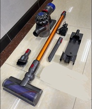 Dyson V8 吸塵機跟相中配件，自取可試，私保3個月。