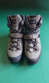 迪卡儂高筒防水登山鞋