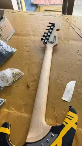 New 6-string electric guitars,Black body yellow strip,Finch eyes maple neck and fingerboard,Floyd ro