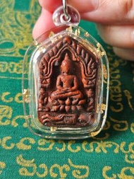 阿贊Nampik Phuttakhom 坤平抱三古曼運財童子 項目46 百藤神草粉
坤平 背面入派古曼粉+人緣蜜蠟各1樽 包防水殼 全泰限量19尊