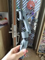 智雲 (Zhiyun) Smooth-X 兩軸智能手機穩定器.
淨主機，