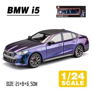 LEO 1:24 BMW i5 M60 Diecast โมเดล รถอัลลอยด์รถยนต์ของเล่นคอลเลกชันของขวัญสําหรับเด็กชายสาว ของเล่นเด