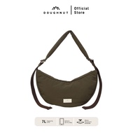 DOUGHNUT รุ่น Eclair Softie Series กระเป๋าเกี๊ยว บุนวม นุ่มฟู น้ำหนักเบา สารพัดช่องจัดเก็บ สายปรับระ