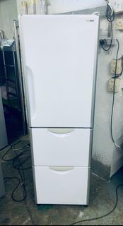 雪櫃 三門 可自動制冰 窄身款 #二手電器 #清倉大減價 #最新款 #香港二手 #傢俬#家庭用品 #搬屋 #拆舊